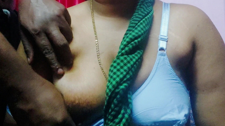 Desi Mohini: 莫希尼村哥在卧室里硬性爱。