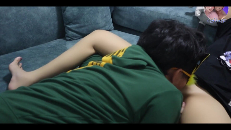 New241New: Jilat sampai hampir kencing, katanya memeknya bau. Baru241new