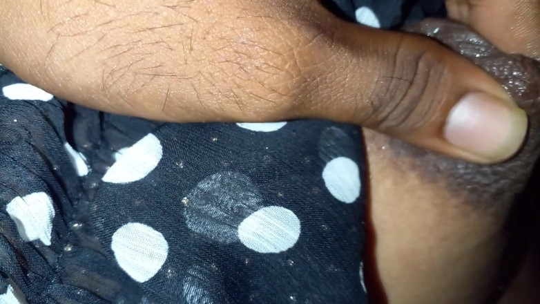 Shaliny: Falando putaria, tamil esposa é ordenhada