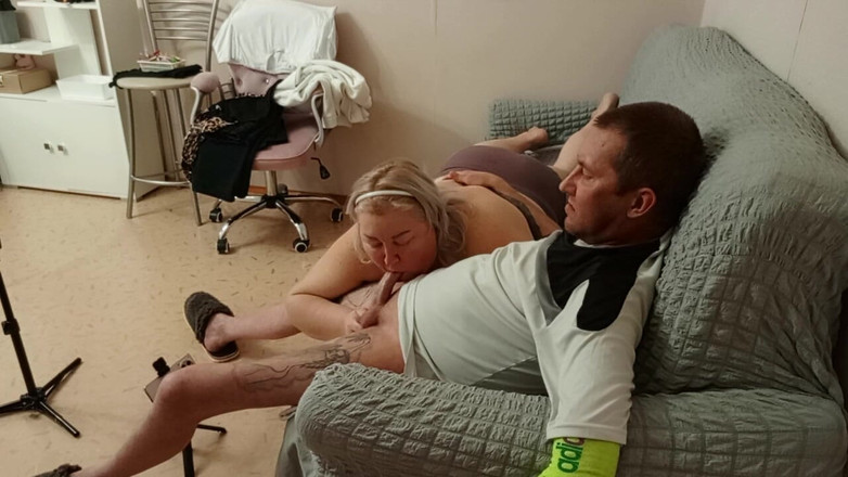 Zona901: Nachbarin schluckt sperma nach einem sanften blowjob