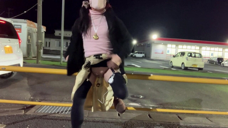 megu2002: Freiwillige Schulung Nr. 41 Verstecken-Exposition auf einem Parkplatz eines Einkaufszentrums