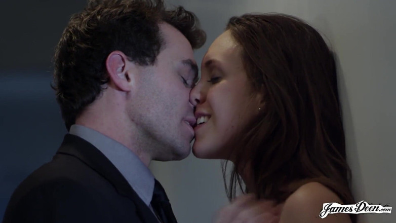 James Deen: James Deen의 털이 무성한 보지에 따먹히는 Jade Nile