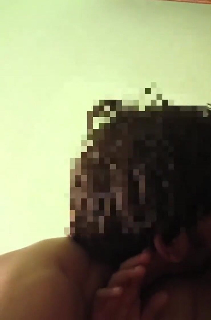 Real desi indian sex: उत्तेजित पत्नी बालों वाली चूत और स्तन