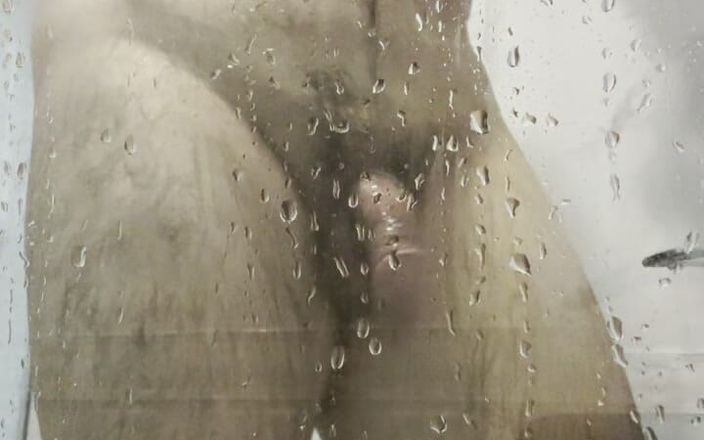 Caucassian: Schnell in der dusche masturbieren und abspritzen