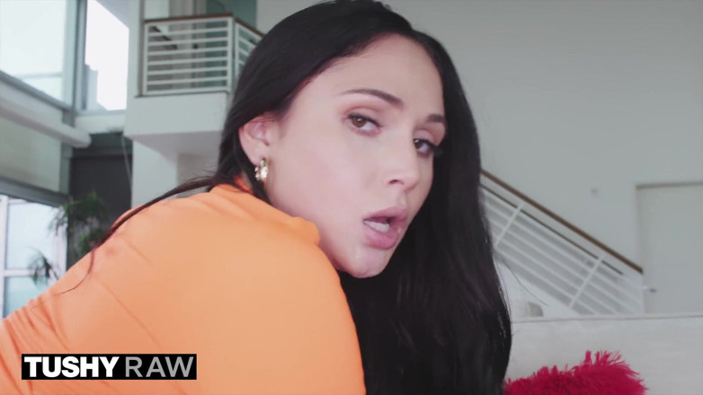 Tushyraw: TUSHYRAW - Ariana Marie are parte de futaiul anal al unei...