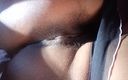 Super sexy ebony cuties: Power piss ngoài trời lắc mông của tôi cọ xát âm...