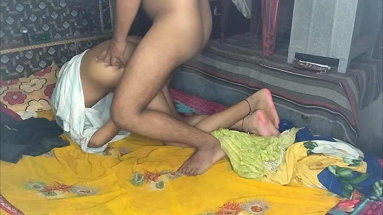 Priya Sena: インドの女の子後背位セックスビデオ