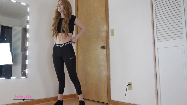 Destination Kat: 찢어진 레깅스