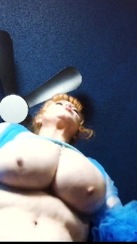กูนิ้งให้หน้าอกยักษ์ของ Sam38g