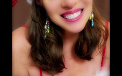 Nikki Nevada: Mentre babbo natale è via, la signora Claus giocherà