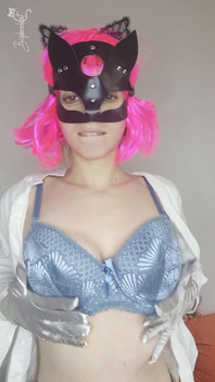 Lascia Che Le Mie Tette Naturali E La Mia Maschera Ti Seducano Mentre Ti Masturbo