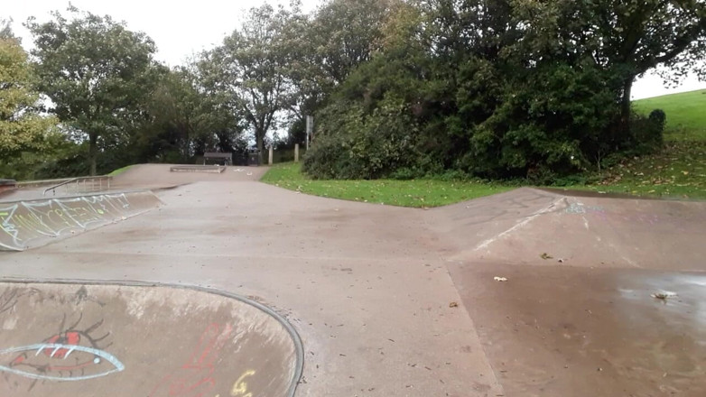 The Midnight Minx: Skate park flashing and wanking