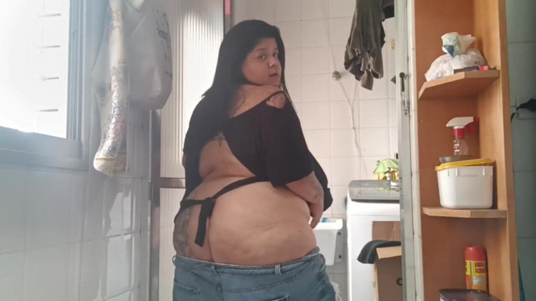 Mary Jhuana: BBW สูบบุหรี่ในพื้นที่บริการ