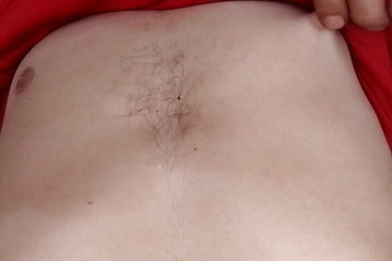 Gangbang straight: Mladý chlapec ukazuje bradavky