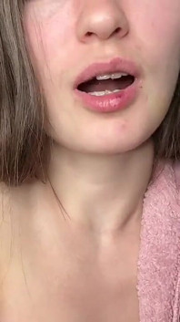 Owłosiona dziewczyna uwielbia JOI i spermę razem
