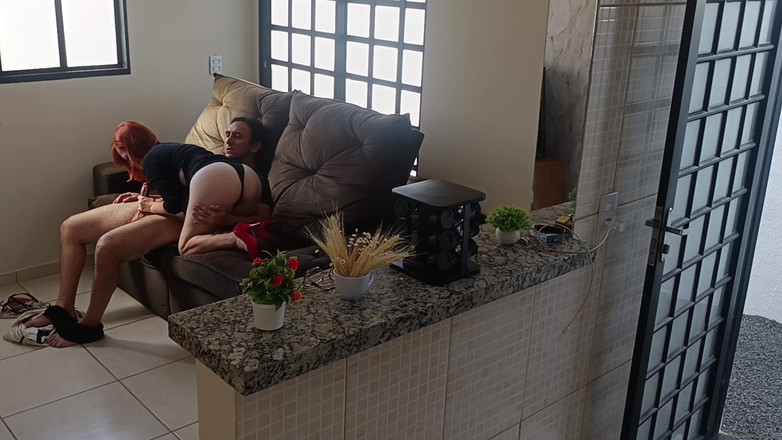 Porcelain Doll: Podejrzany mąż instaluje kamery w domu i przyłapuje gorącą żonę na...