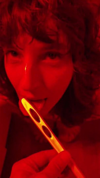 69, vibrador e seus dedos brincando com minha buceta peluda