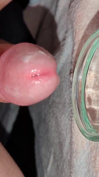 S가 새는 자지를 윤활유, 유리 그릇에 대박 거대한 부하를 풀어주기, 슈퍼 익스트림 클로즈업 사정, 정자