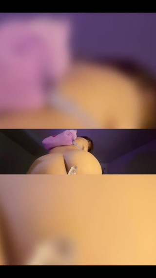 Jayla Cuateco: ищет карту, чтобы она могла найти ближайший угол, но вместо этого она обнаружила маленькую игрушку UGG