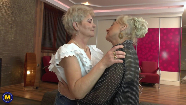 Mature NL: Soirée Lesbienne Déjantée Entre Vieilles Et Jeunes