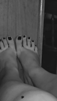 Sexy Toes Shining for Stepdaddy