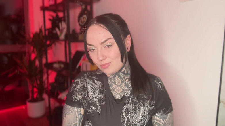 Miss Valentina: 화장실 노예 제도에 합당하지 않음