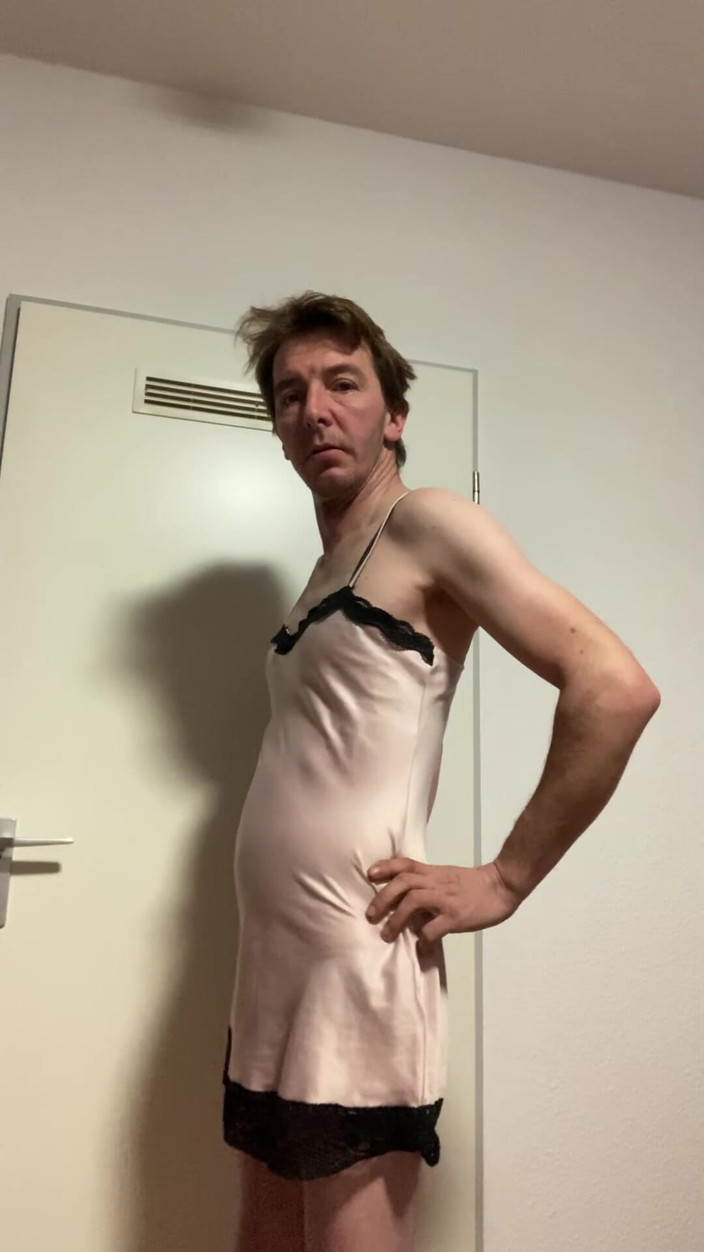 Leatransteen: Leatransteen Stript dalam Seluar Dalam Wanita