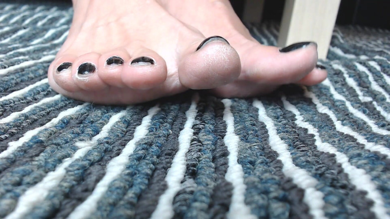 Abby Anna: Black toenails closeup toe play