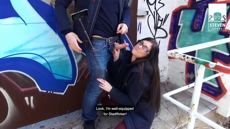 Steven Shame: Mezirasová venkovní trojka zábavy: Hubená děvka si užívá černobílého ptáka
