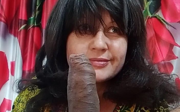 Bolly Karma: Ibu rumah tangga adalah orang aneh seks