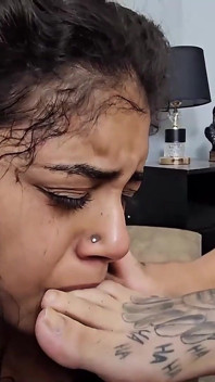 Cewek sange ini lagi asik muasin memeknya pakai mainan seks