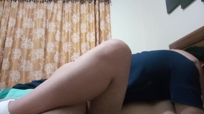 Moo DBOXXX: 让我的18岁基督教朋友怀孕，她每天都想要做爱，我会把它交给她
