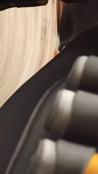 Sforbiciata bdsm nel bunker con una giovane bionda ammanettata sexy con molte tette