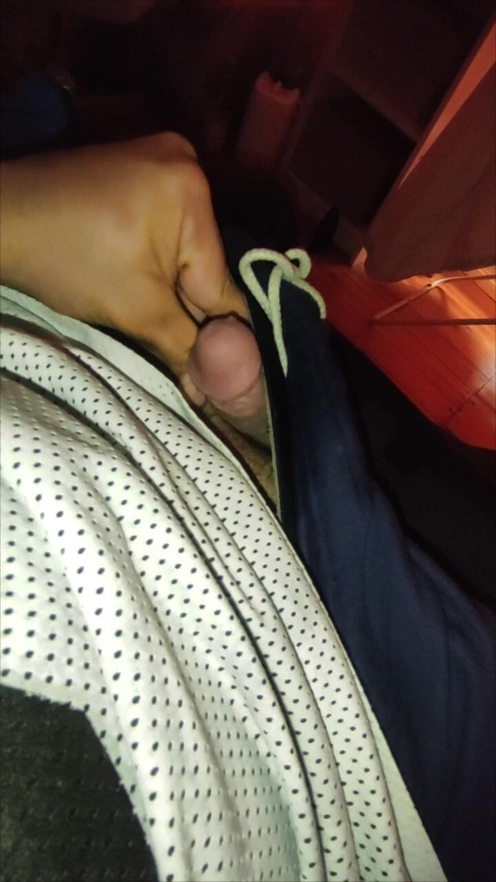 SmokedAlloy2: Dirtyjunkbro Anpissen Im Bett Und Socken Sniffen