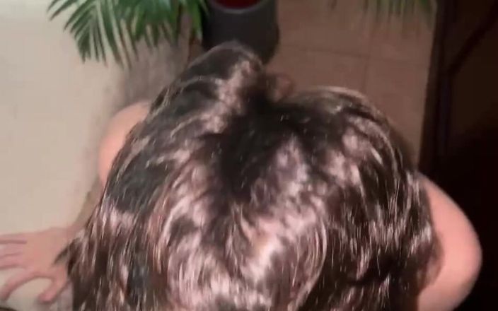 charlessteel: Ingoiando lo sperma del mio amico etero, non riusciva a...