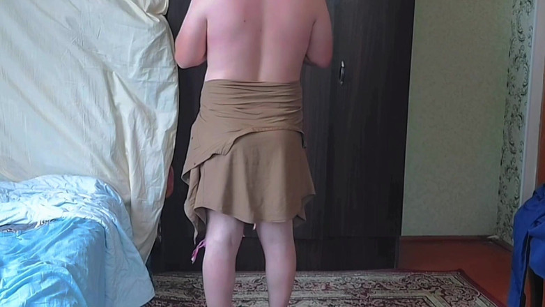 Kitty_Cross: Banci pamer pantat montok sambil tersenyum polos