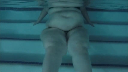 BBW Pleasures: Underwater SSBBW thighs shake