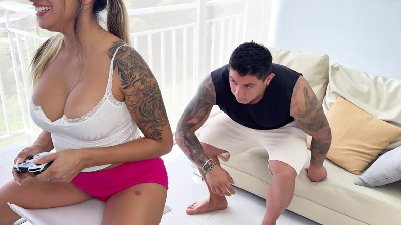 Winter_steph: Oops! Moja cycata przyrodnia siostra przypadkowo usiadła na moim kutasie ......