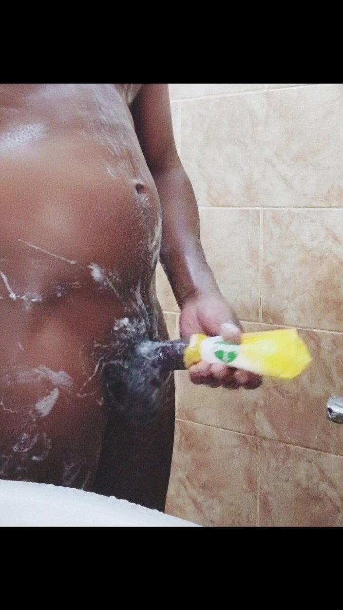 mehedi123Bow: Moje soukromá masturbace v koupelně sólové sezení
