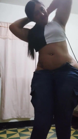 Vanne_sexy87: alone at home I masturbate before someone arrives more
