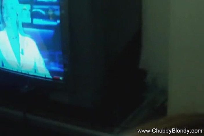 Chubby Blondy: Very hot milf blowing cock at home