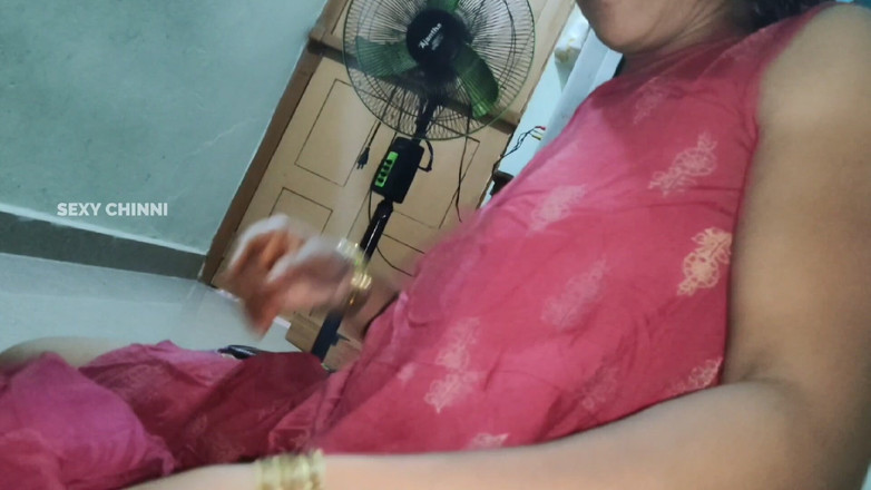 Sexy chinni: セクシーな妻を激しく抱きながら、私のチンコに乗っている