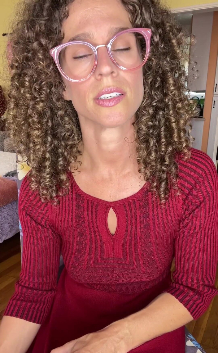 VibeWithMommy: 사탕이 돌아왔고 그녀는 너무 장난 꾸러기입니다!! 그녀는 치료사를 만나서 그녀가 무슨 일을 끝낸지 추측할 수 밖에 없는 그녀