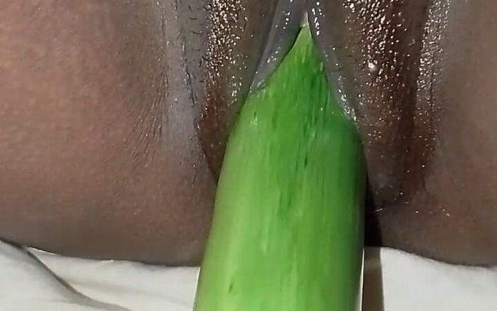 Indian desi hot poja: पड़ोसी की में खीरा डाला गया, बहुत टाइट थी