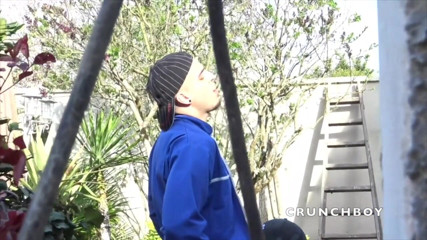 EXHIB BOYS: Trabajador heterosexual follado por su colegiala al aire libre