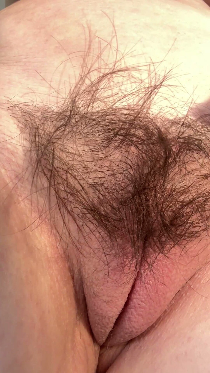 Sophie James: Soaking Wet &amp; Freshly Shaved... Come Look
