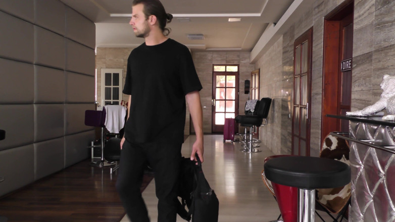 THAGSON: Seksowna pokojówka z dużymi piersiami budzi ją z ładnym kutasem (pokojówki na...