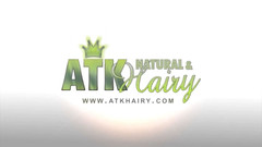 ATK Hairy: Coed s plným křovím si svléká spodní prádlo