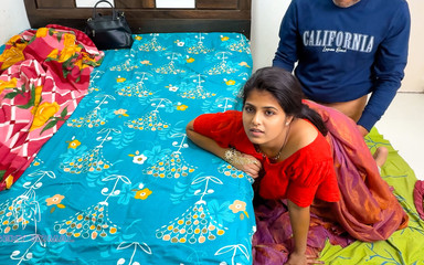 Sexy Komal: Üvey erkek kardeş yaşlı üvey kız kardeşinin önünde