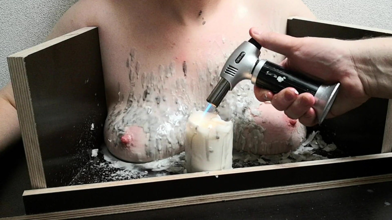 Bouncy Tits Action: Mesin waxing tetek 3
